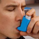 Como se llama el aparato para el asma